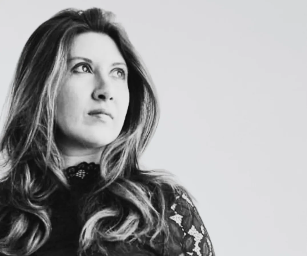 Retrato en blanco y negro de la Dra. Diana Cristal González Obregón